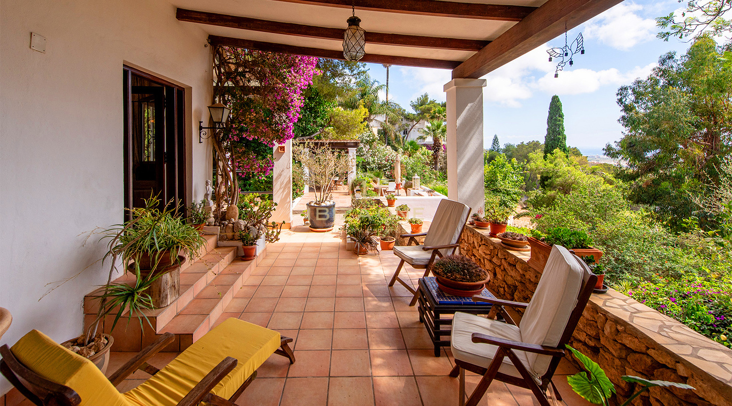 Charmante villa de luxe avec vue imprenable et appartement indépendant à vendre, Ibiza