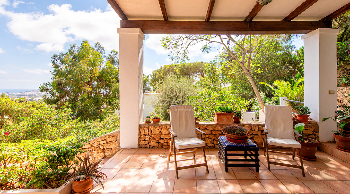 Charmante Luxusvilla mit atemberaubender Aussicht und separater Wohnung zu verkaufen, Ibiza