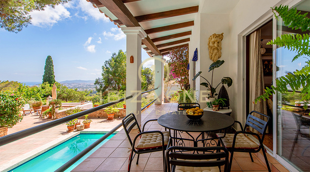 Charmante Luxusvilla mit atemberaubender Aussicht und separater Wohnung zu verkaufen, Ibiza