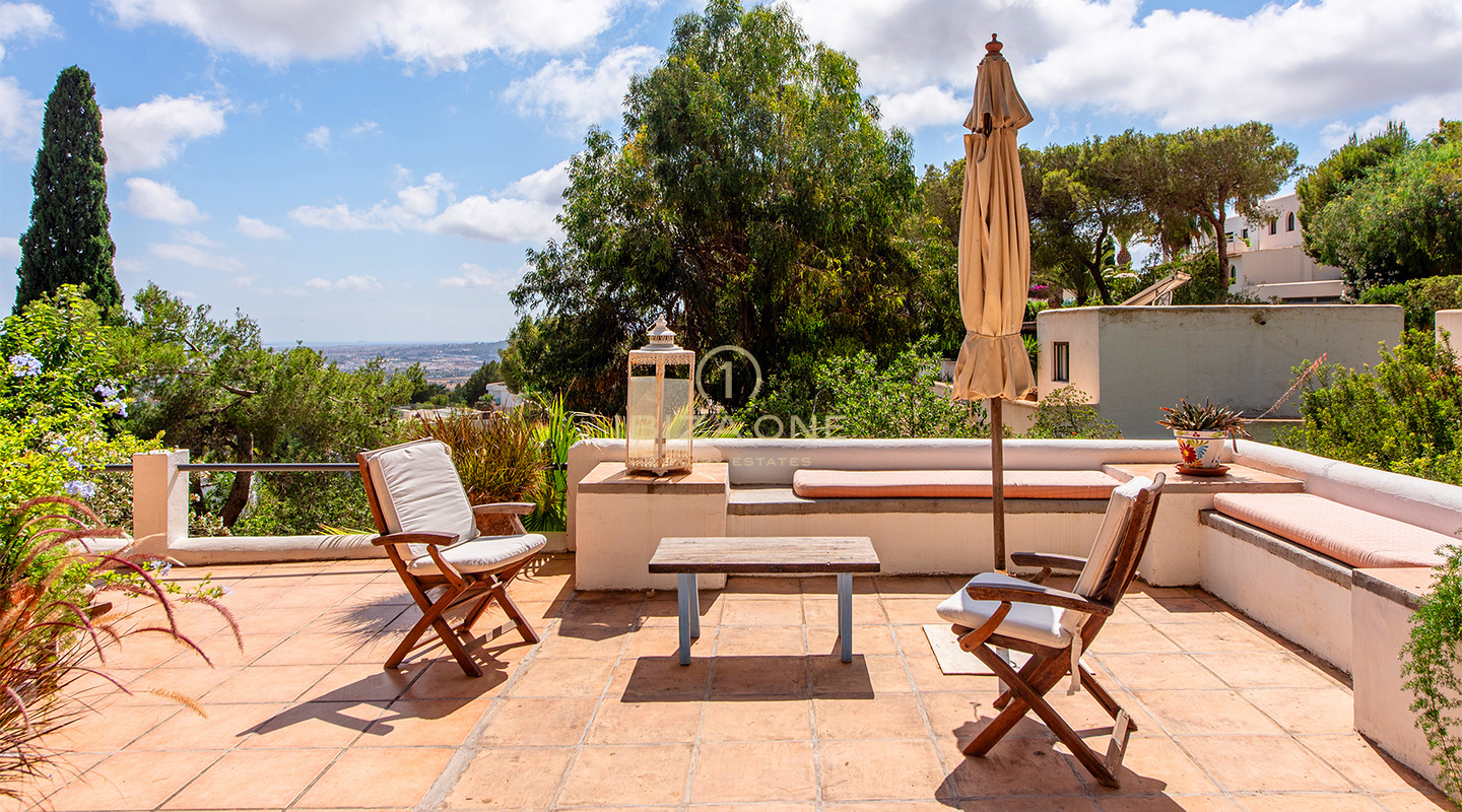 Charmante villa de luxe avec vue imprenable et appartement indépendant à vendre, Ibiza