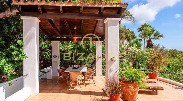 Encantadora villa de lujo con impresionantes vistas y apartamento independiente en venta, Ibiza