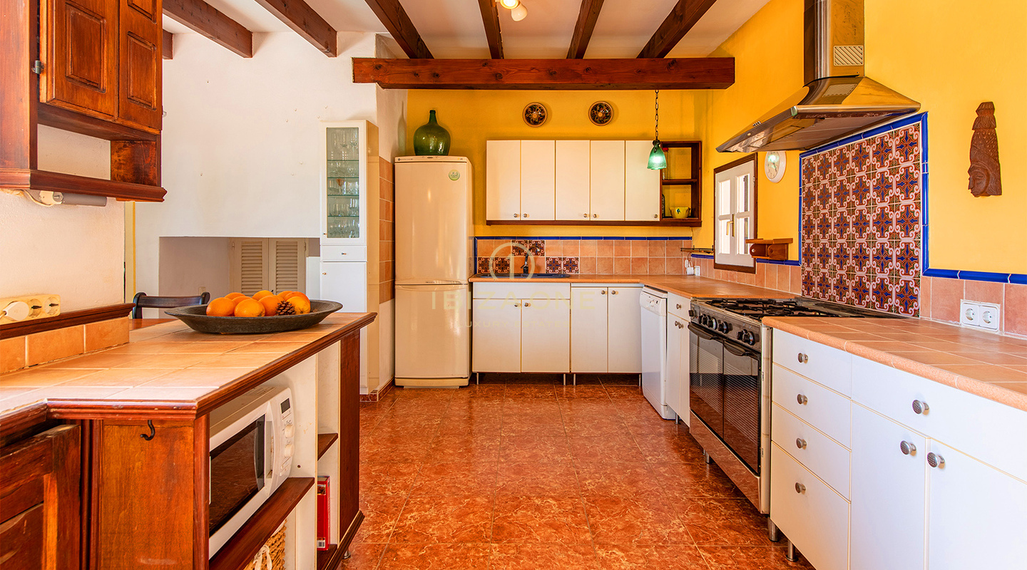Charmante Luxusvilla mit atemberaubender Aussicht und separater Wohnung zu verkaufen, Ibiza