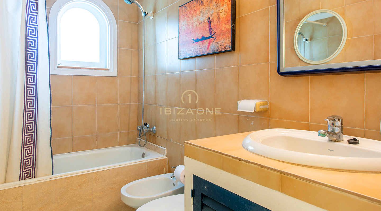 Charming luxury villa with stunning views and seperate apartment for sale, Ibiza