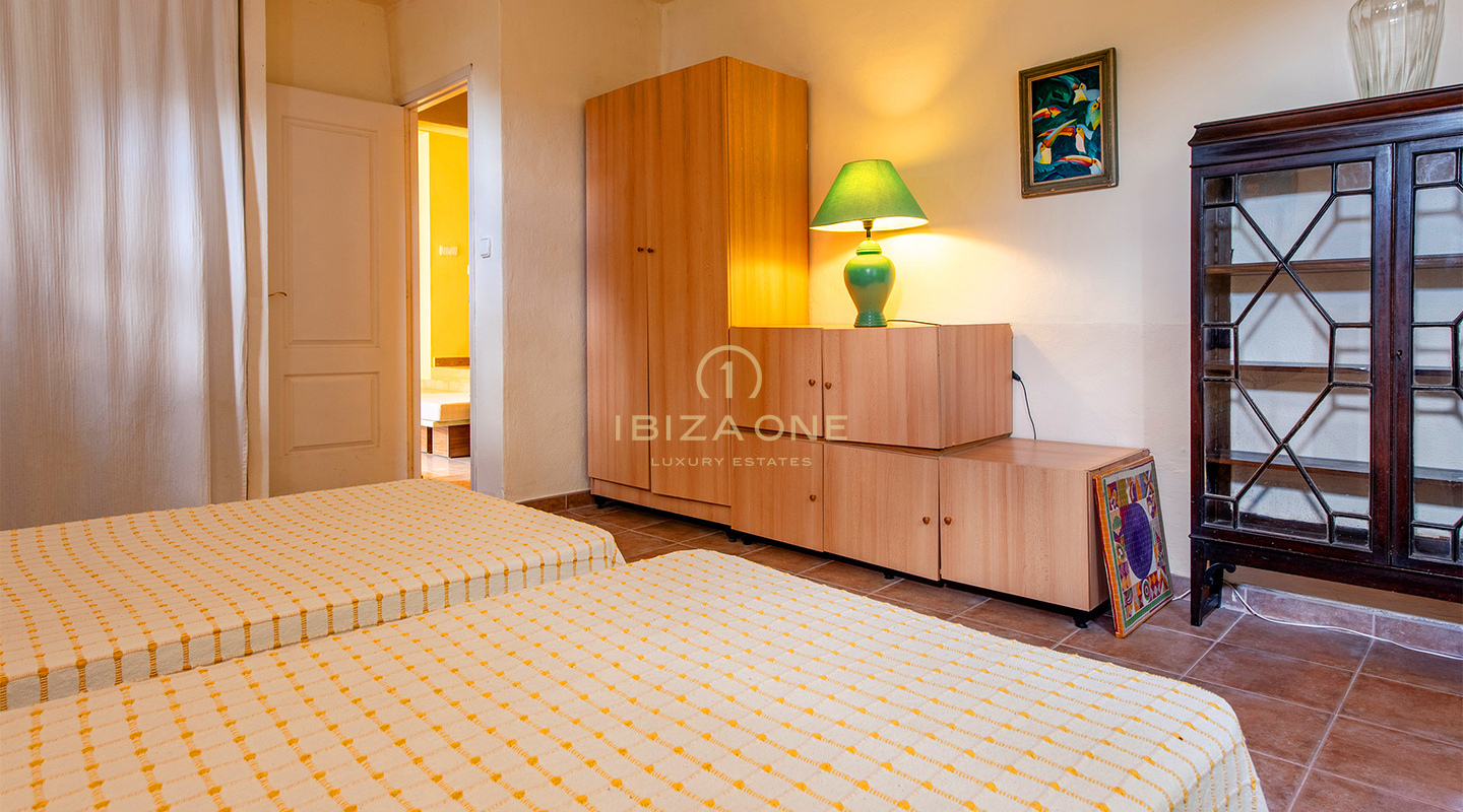 Charmante luxe villa met prachtig uitzicht en apart appartement te koop, Ibiza