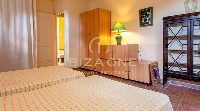 Incantevole villa di lusso con vista mozzafiato e appartamento separato in vendita, Ibiza