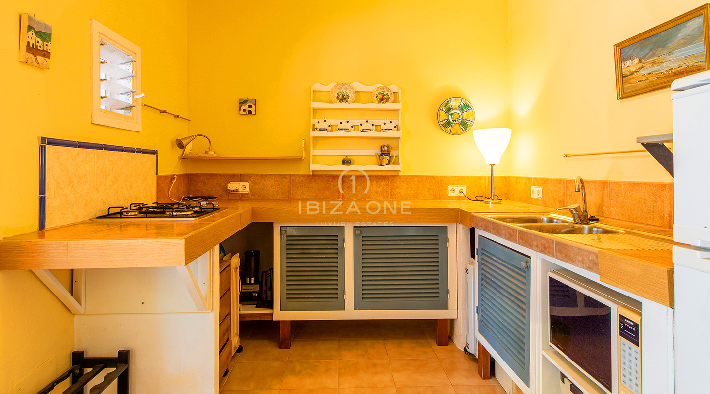 Incantevole villa di lusso con vista mozzafiato e appartamento separato in vendita, Ibiza