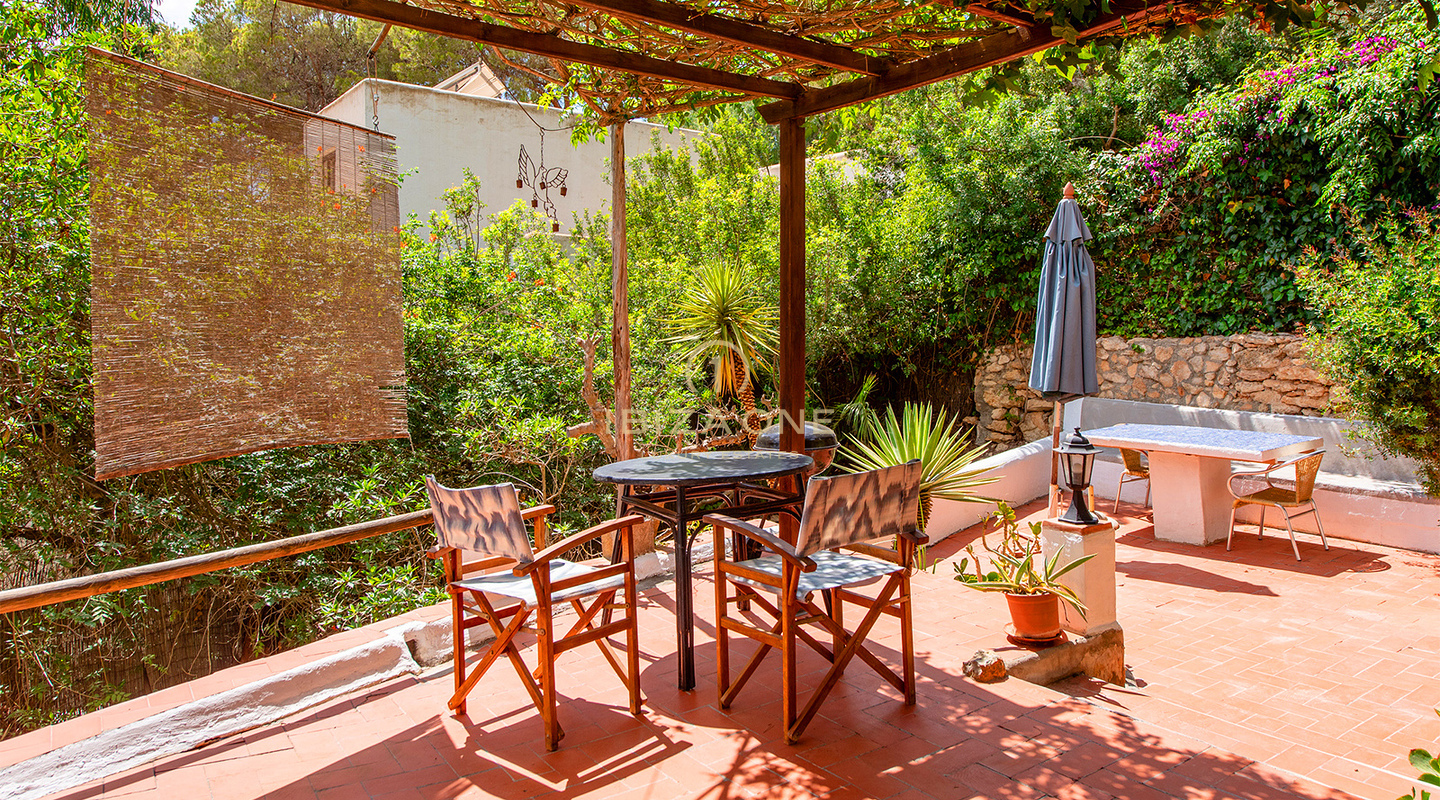 Encantadora villa de lujo con impresionantes vistas y apartamento independiente en venta, Ibiza
