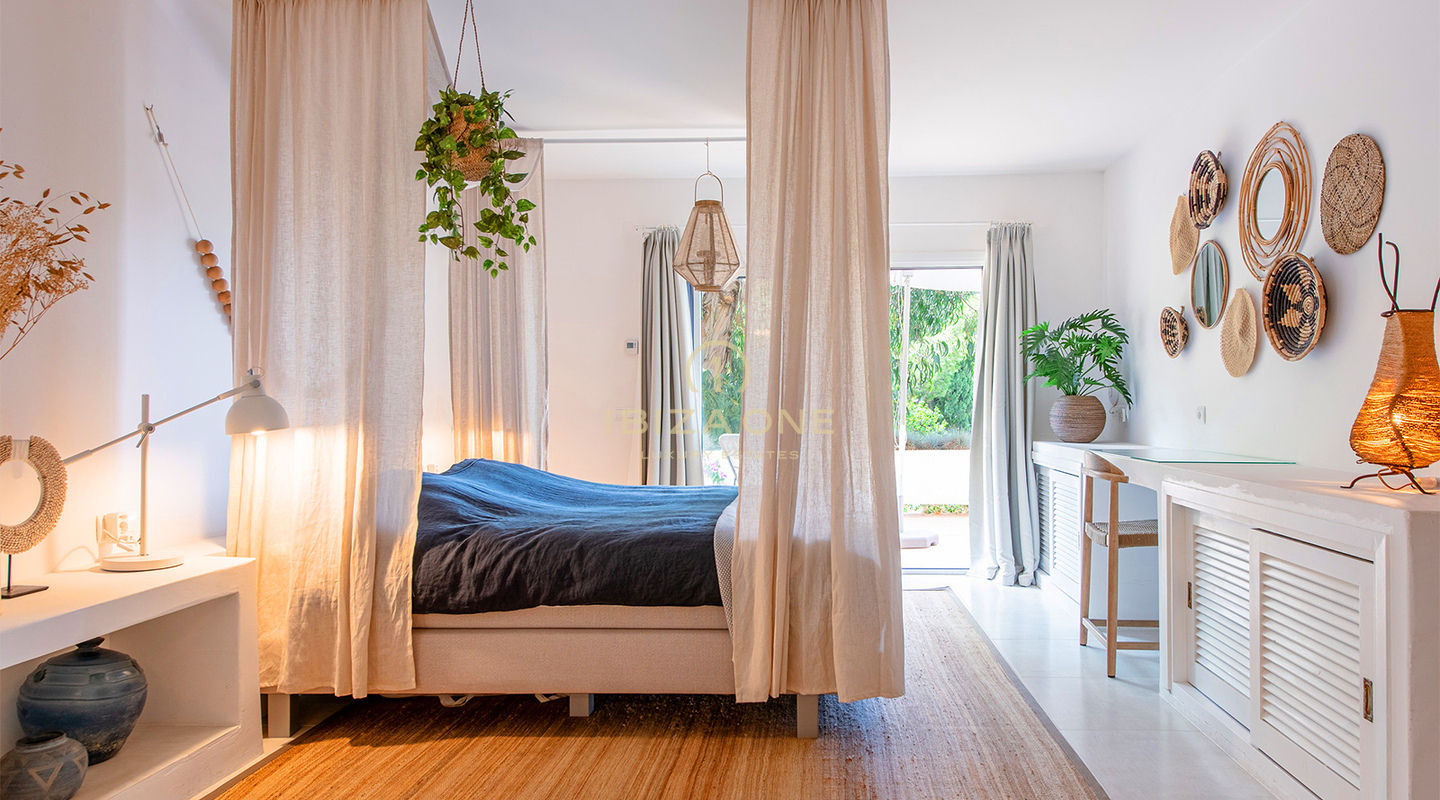 Lujosa y espectacular villa en la prestigiosa y segura urbanización Can Furnet en venta, Ibiza