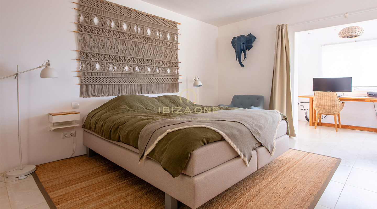 Lujosa y espectacular villa en la prestigiosa y segura urbanización Can Furnet en venta, Ibiza