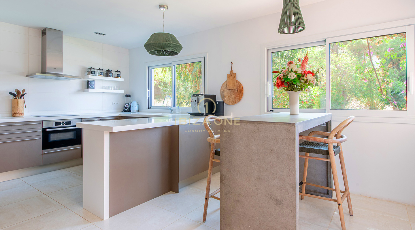 Lujosa y espectacular villa en la prestigiosa y segura urbanización Can Furnet en venta, Ibiza