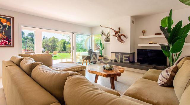 Luxe en spectaculaire villa in de prestigieuze en veilige urbanisatie Can Furnet te koop, Ibiza