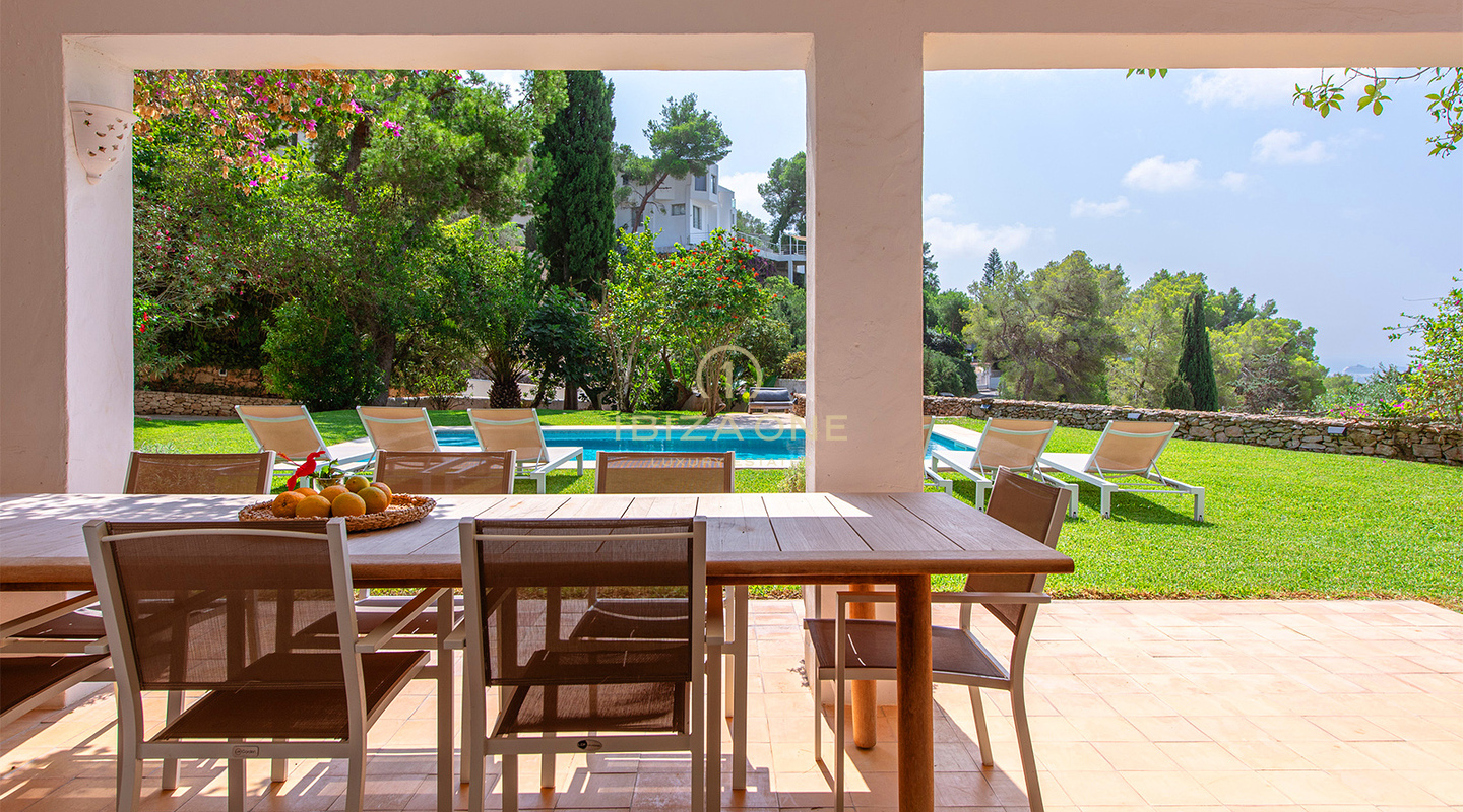 Lujosa y espectacular villa en la prestigiosa y segura urbanización Can Furnet en venta, Ibiza