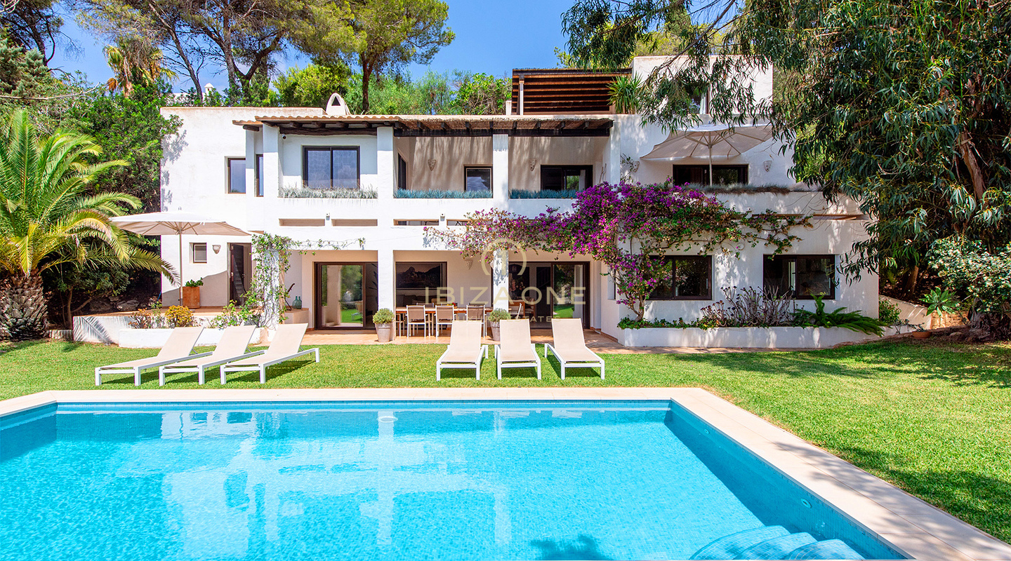 Lujosa y espectacular villa en la prestigiosa y segura urbanización Can Furnet en venta, Ibiza