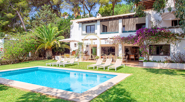 Villa luxueuse et spectaculaire dans la prestigieuse et sécurisée urbanisation de Can Furnet à vendre, Ibiza