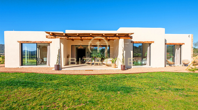 Exclusiva villa de lujo de nueva construcción con casa de invitados en venta en Ibiza
