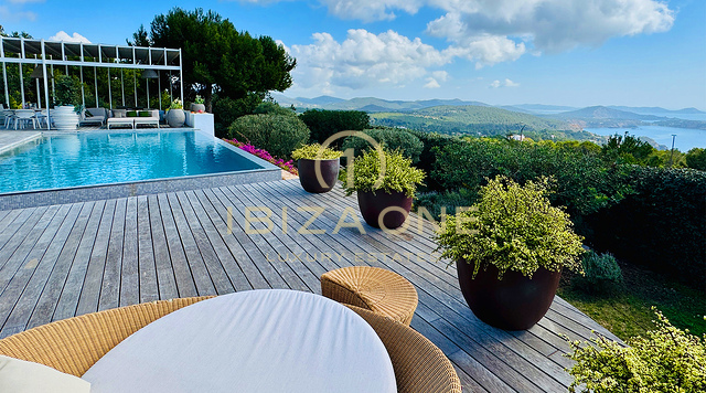 Lujosa y exquisita villa con espectaculares vistas al mar en alquiler, Ibiza