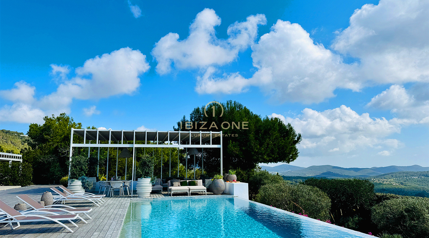 Villa luxueuse et exquise avec vue spectaculaire sur la mer à louer, Ibiza