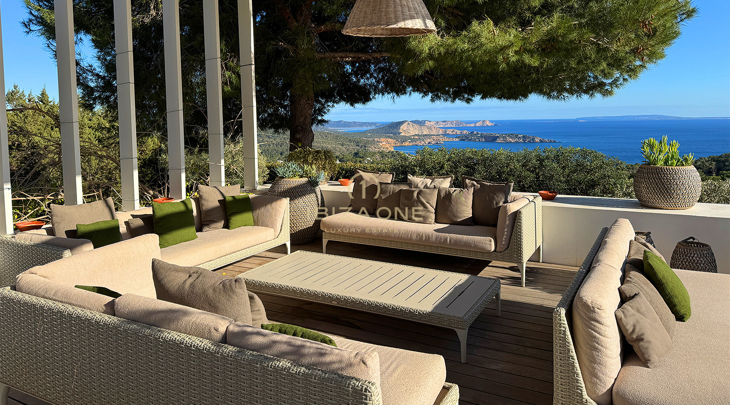 Luxurious and exquisite villa with spectacular views of the sea for rent, Ibiza
