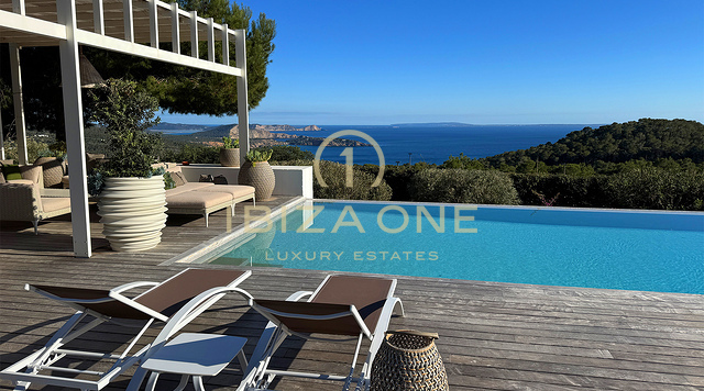 Villa luxueuse et exquise avec vue spectaculaire sur la mer à louer, Ibiza