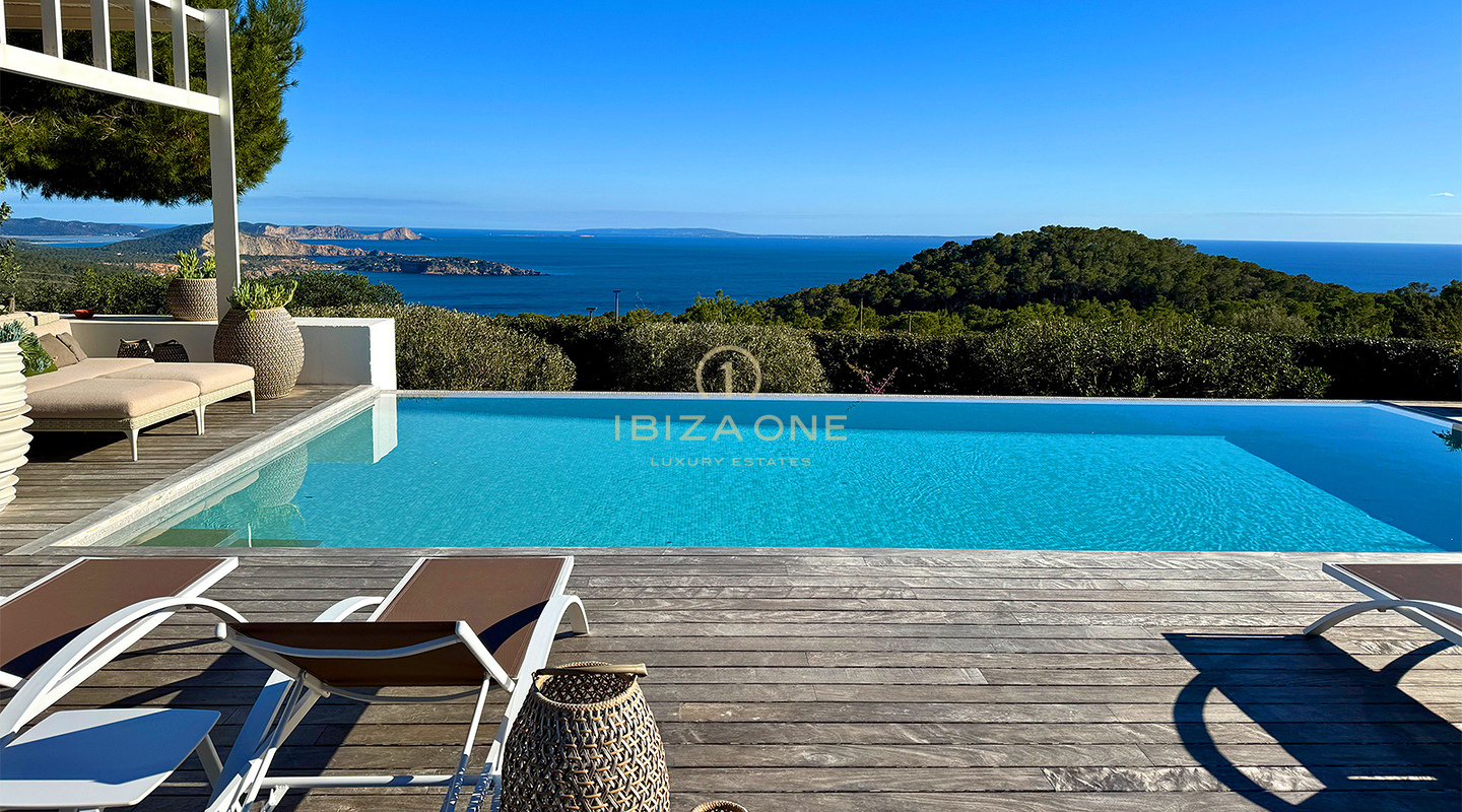 Luxurious and exquisite villa with spectacular views of the sea for rent, Ibiza