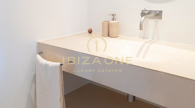 Villa luxueuse et exquise avec vue spectaculaire sur la mer à louer, Ibiza