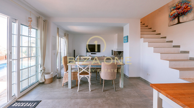 Amplia y elegante villa de lujo con vistas panorámicas en Can Furnet en venta, Ibiza