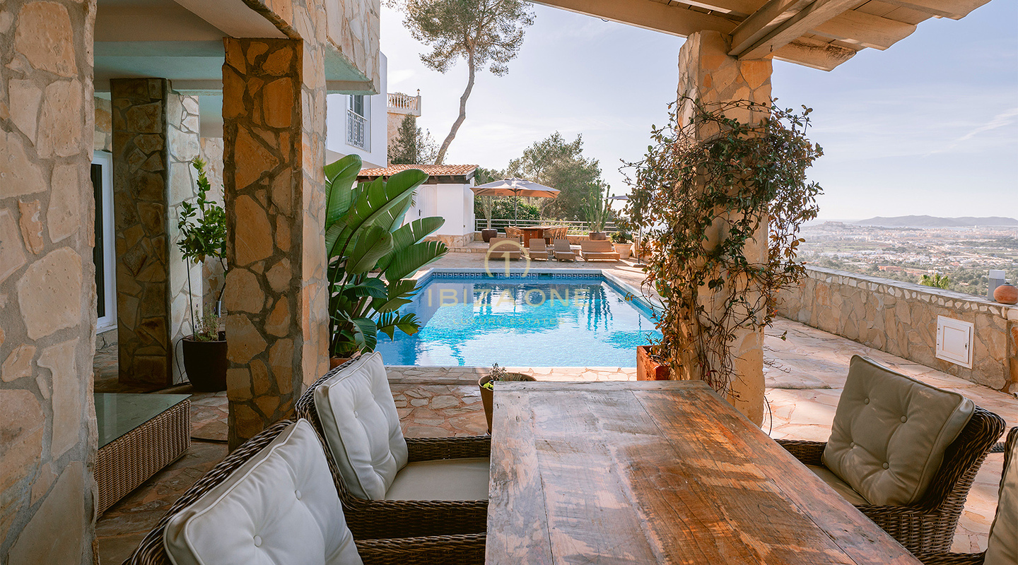 Spaziosa ed elegante villa di lusso con vista panoramica a Can Furnet in vendita, Ibiza
