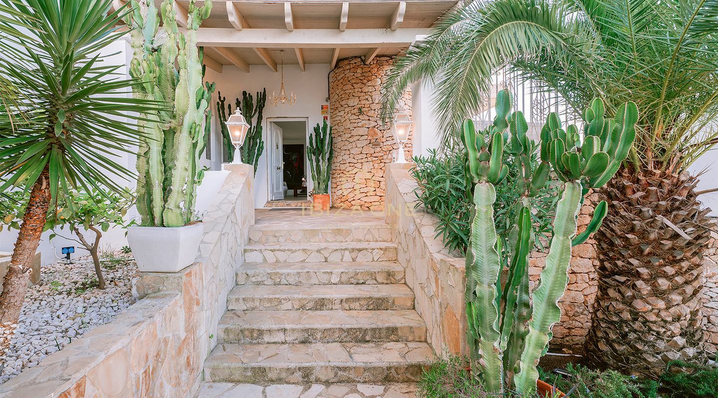 Spacieuse et élégante villa de luxe avec vue panoramique à vendre à Can Furnet, Ibiza
