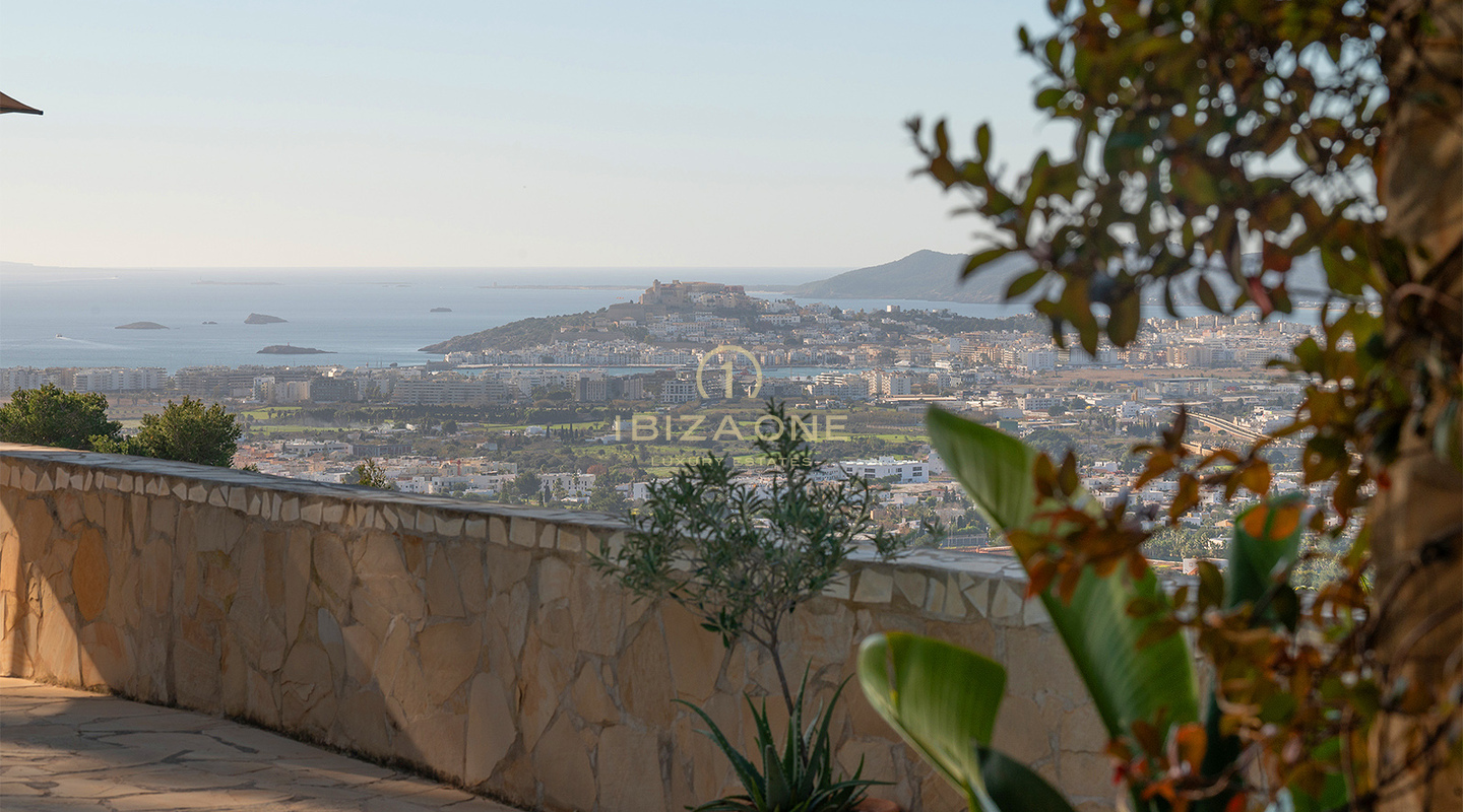 Spaziosa ed elegante villa di lusso con vista panoramica a Can Furnet in vendita, Ibiza
