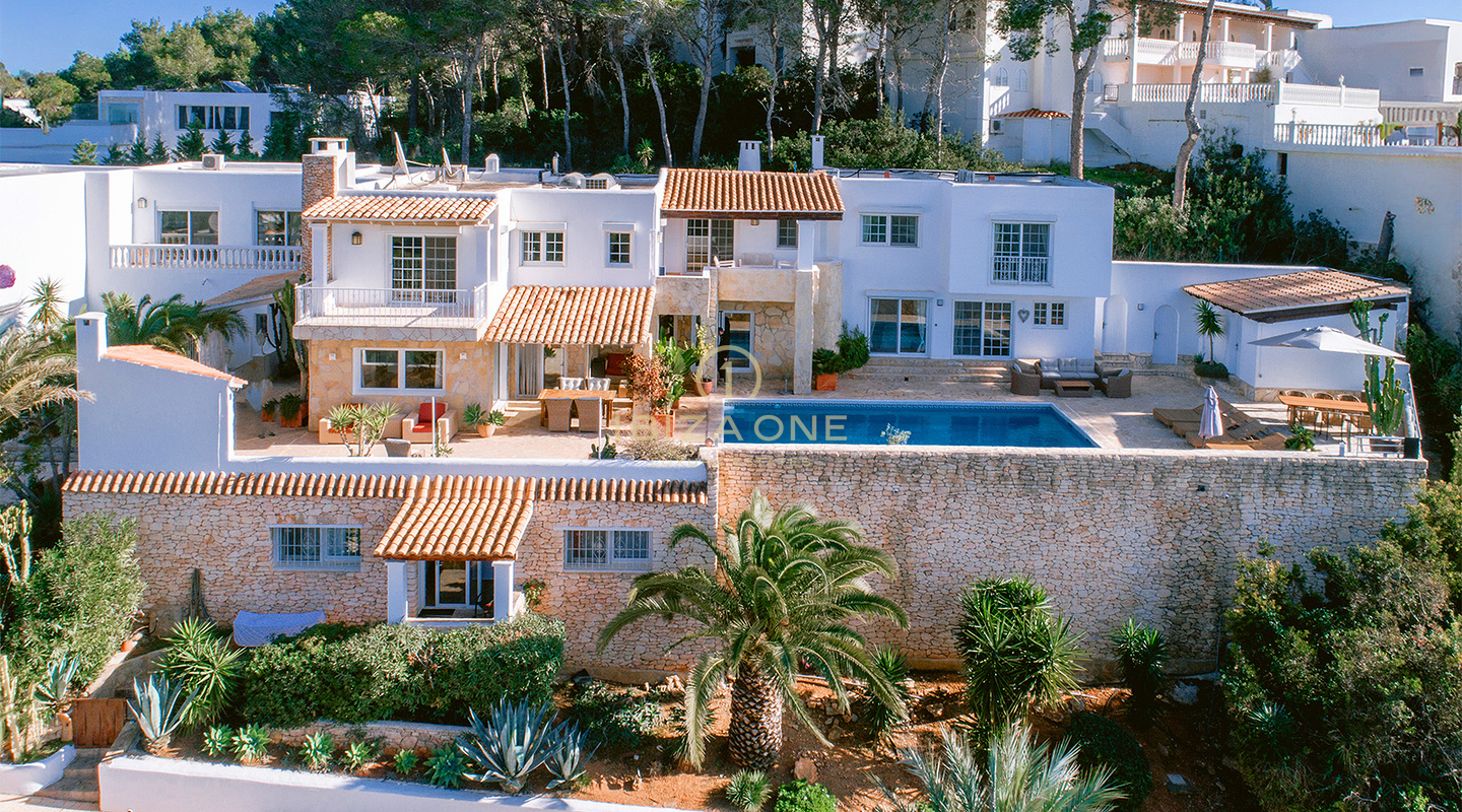 Amplia y elegante villa de lujo con vistas panorámicas en Can Furnet en venta, Ibiza