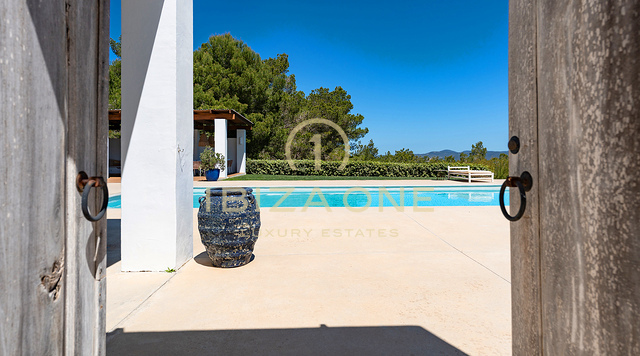 Prachtige moderne luxe villa met uitzonderlijk uitzicht op de bergen en de zee - te koop in Sant Josep, Ibiza