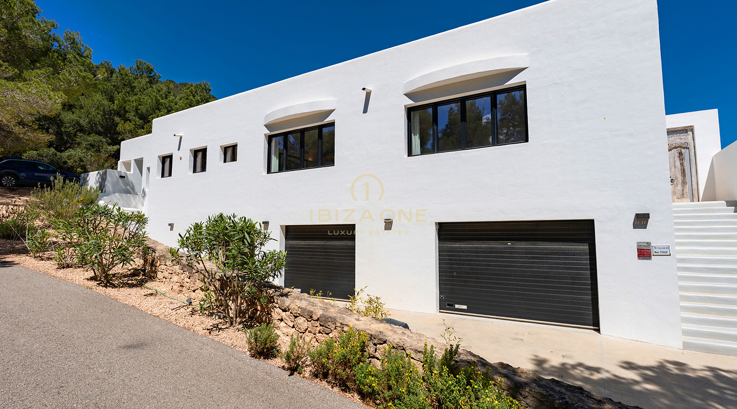 Prachtige moderne luxe villa met uitzonderlijk uitzicht op de bergen en de zee - te koop in Sant Josep, Ibiza