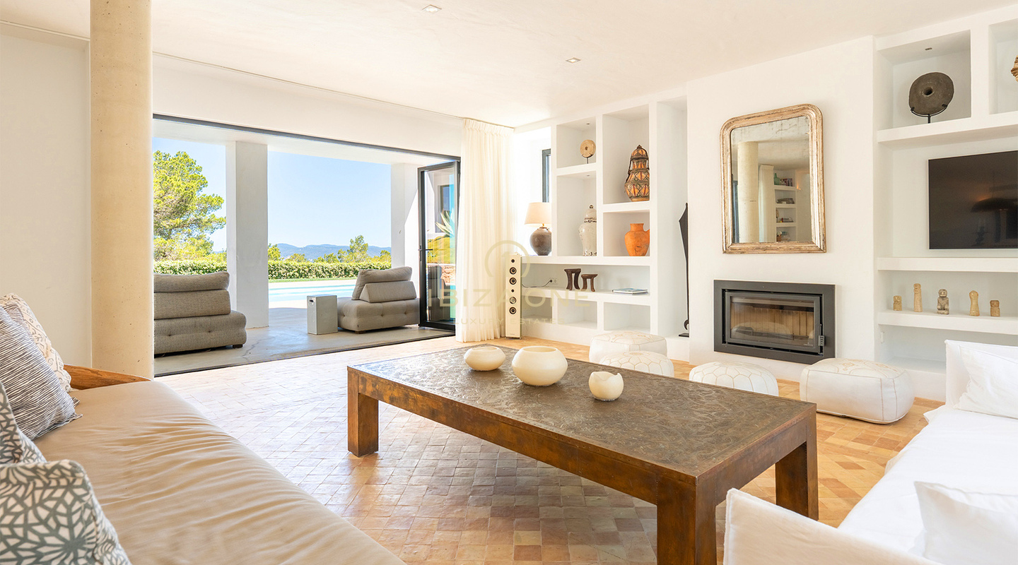Preciosa villa moderna de lujo con excepcionales vistas a la montaña y al mar – En venta en Sant Josep, Ibiza