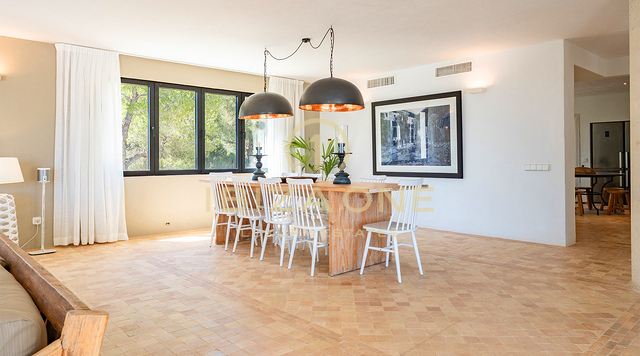 Preciosa villa moderna de lujo con excepcionales vistas a la montaña y al mar – En venta en Sant Josep, Ibiza
