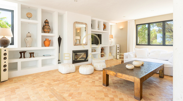 Prachtige moderne luxe villa met uitzonderlijk uitzicht op de bergen en de zee - te koop in Sant Josep, Ibiza
