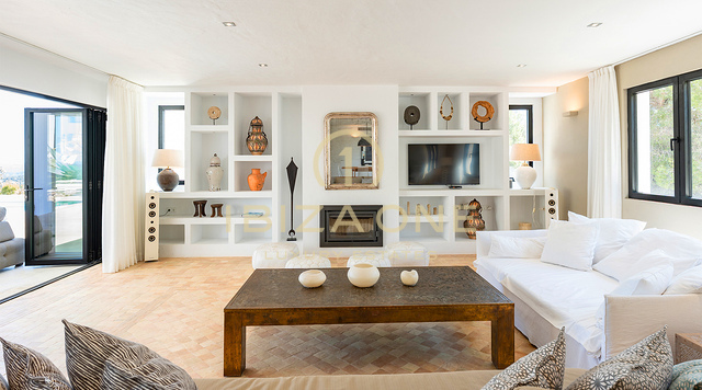 Preciosa villa moderna de lujo con excepcionales vistas a la montaña y al mar – En venta en Sant Josep, Ibiza