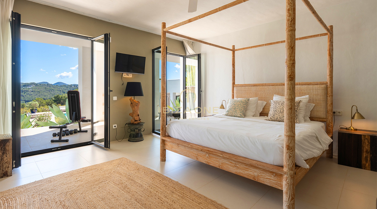 Wunderschöne, moderne Luxusvilla mit atemberaubendem Berg- und Meerblick – zu verkaufen in Sant Josep, Ibiza