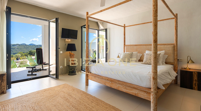 Prachtige moderne luxe villa met uitzonderlijk uitzicht op de bergen en de zee - te koop in Sant Josep, Ibiza