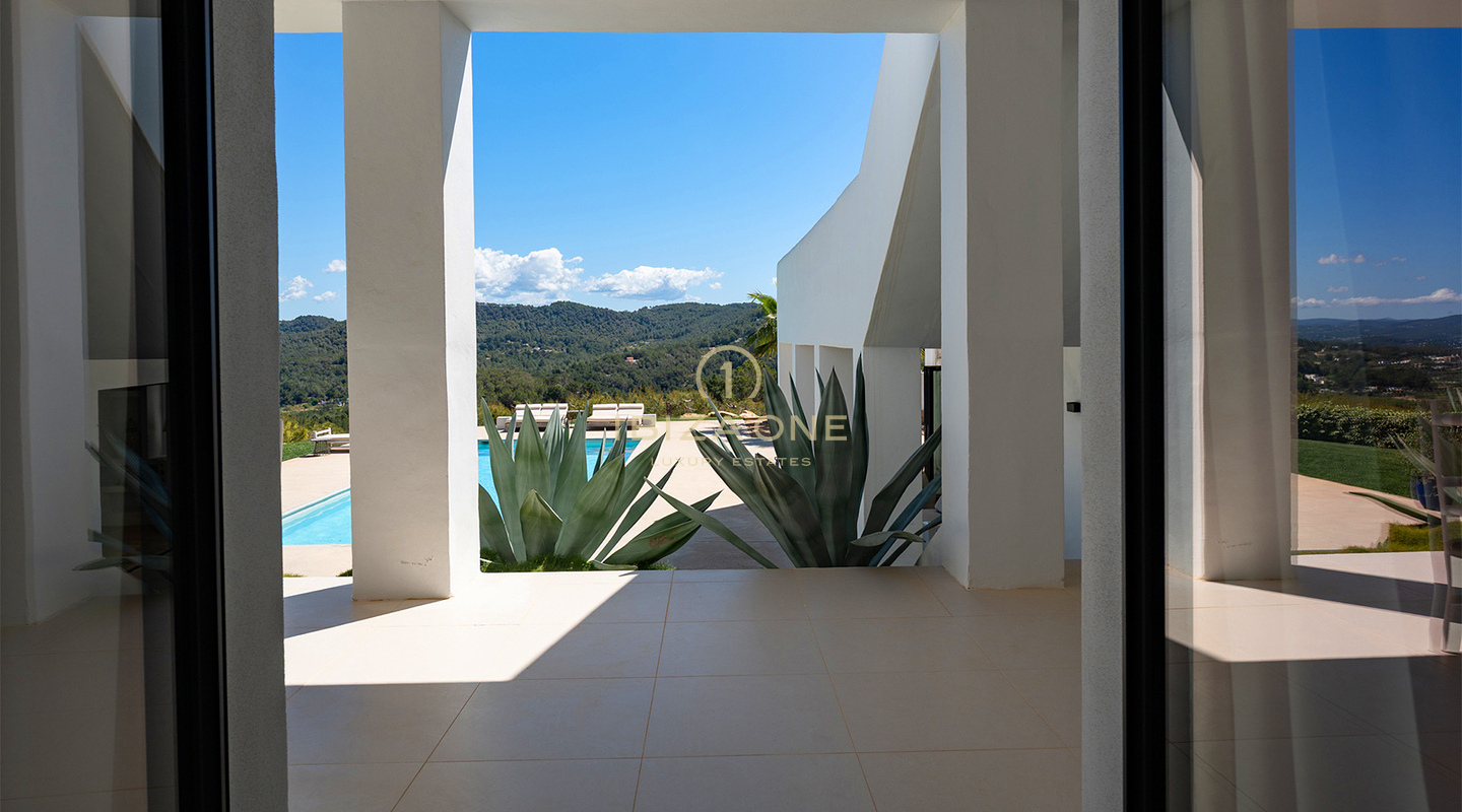 Magnifique villa moderne de luxe avec vue exceptionnelle sur la montagne et la mer – À vendre à Sant Josep, Ibiza