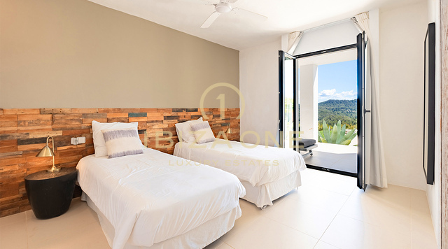 Wunderschöne, moderne Luxusvilla mit atemberaubendem Berg- und Meerblick – zu verkaufen in Sant Josep, Ibiza