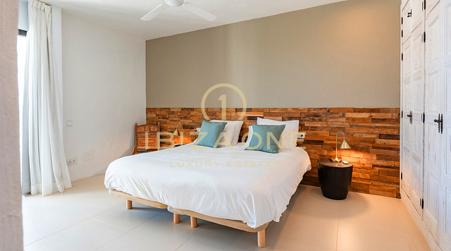 Prachtige moderne luxe villa met uitzonderlijk uitzicht op de bergen en de zee - te koop in Sant Josep, Ibiza