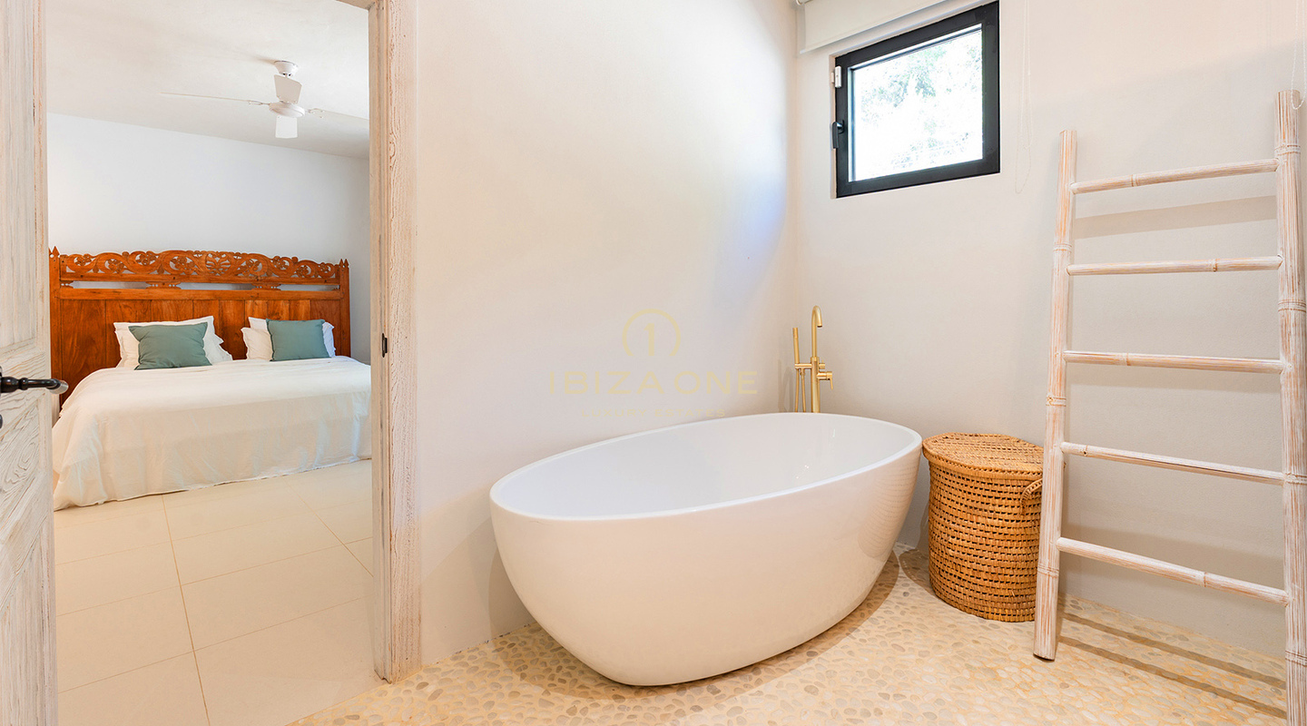 Magnifique villa moderne de luxe avec vue exceptionnelle sur la montagne et la mer – À vendre à Sant Josep, Ibiza