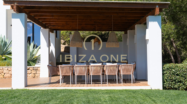 Wunderschöne, moderne Luxusvilla mit atemberaubendem Berg- und Meerblick – zu verkaufen in Sant Josep, Ibiza