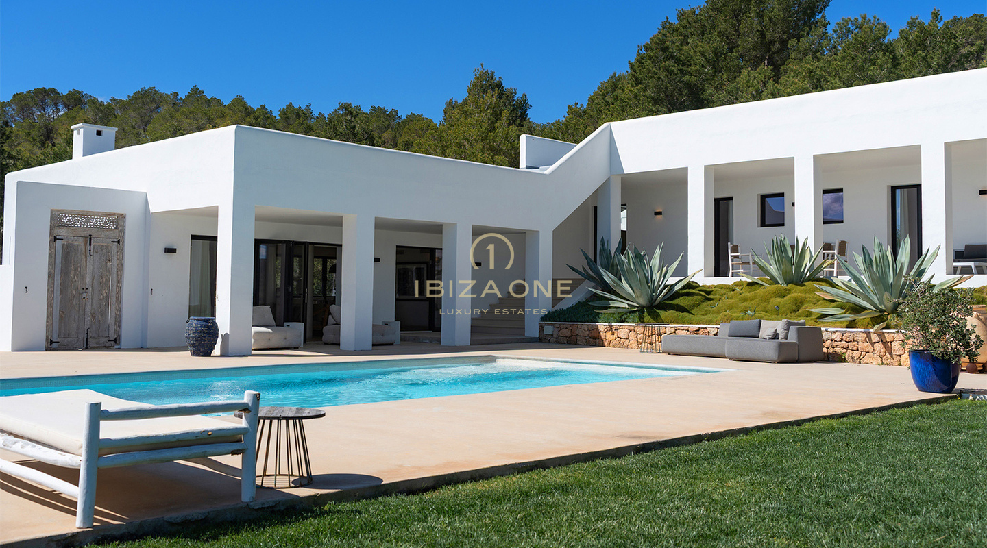 Magnifique villa moderne de luxe avec vue exceptionnelle sur la montagne et la mer – À vendre à Sant Josep, Ibiza