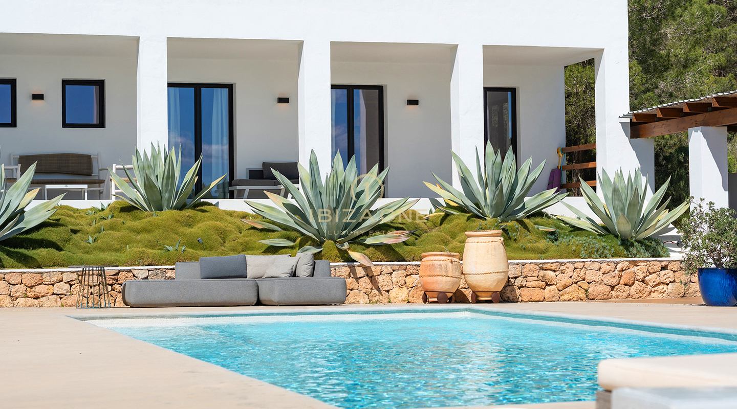 Magnifique villa moderne de luxe avec vue exceptionnelle sur la montagne et la mer – À vendre à Sant Josep, Ibiza