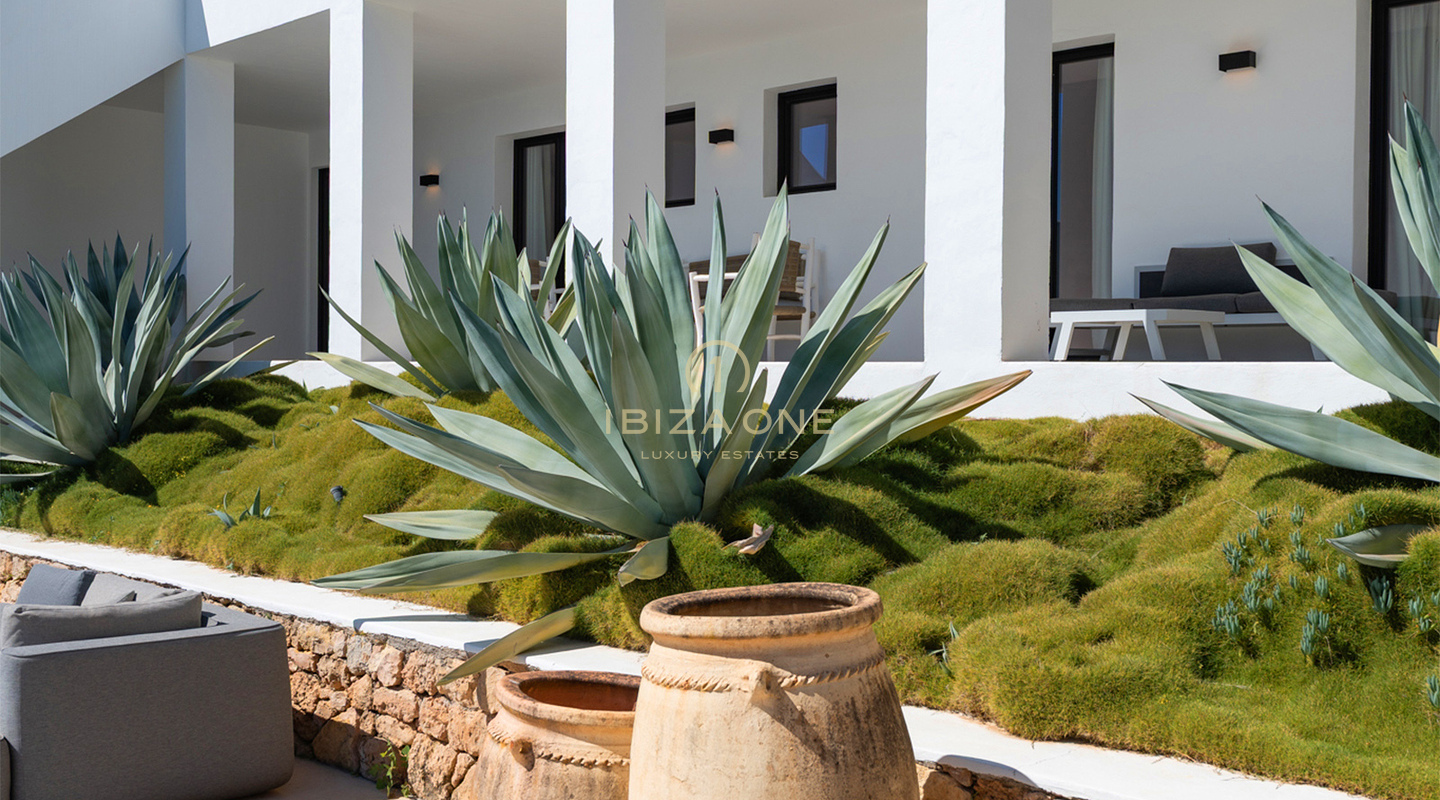 Magnifique villa moderne de luxe avec vue exceptionnelle sur la montagne et la mer – À vendre à Sant Josep, Ibiza