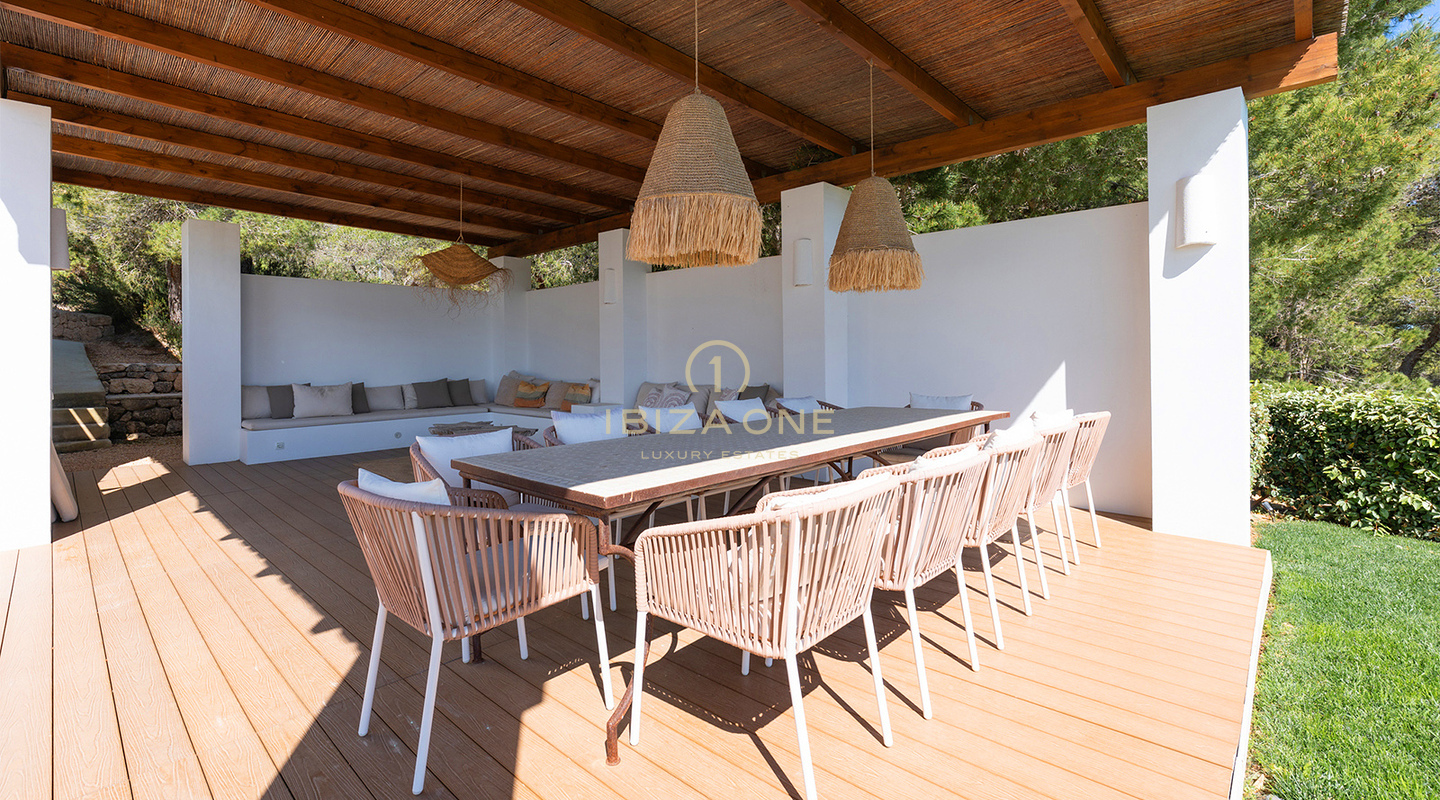 Wunderschöne, moderne Luxusvilla mit atemberaubendem Berg- und Meerblick – zu verkaufen in Sant Josep, Ibiza