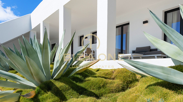 Splendida villa moderna di lusso con vista eccezionale sulle montagne e sul mare - In vendita a Sant Josep, Ibiza