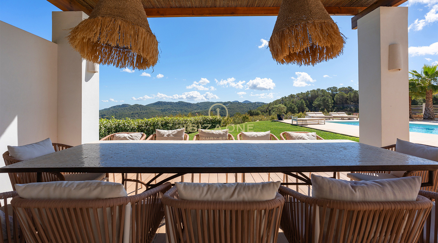 Wunderschöne, moderne Luxusvilla mit atemberaubendem Berg- und Meerblick – zu verkaufen in Sant Josep, Ibiza