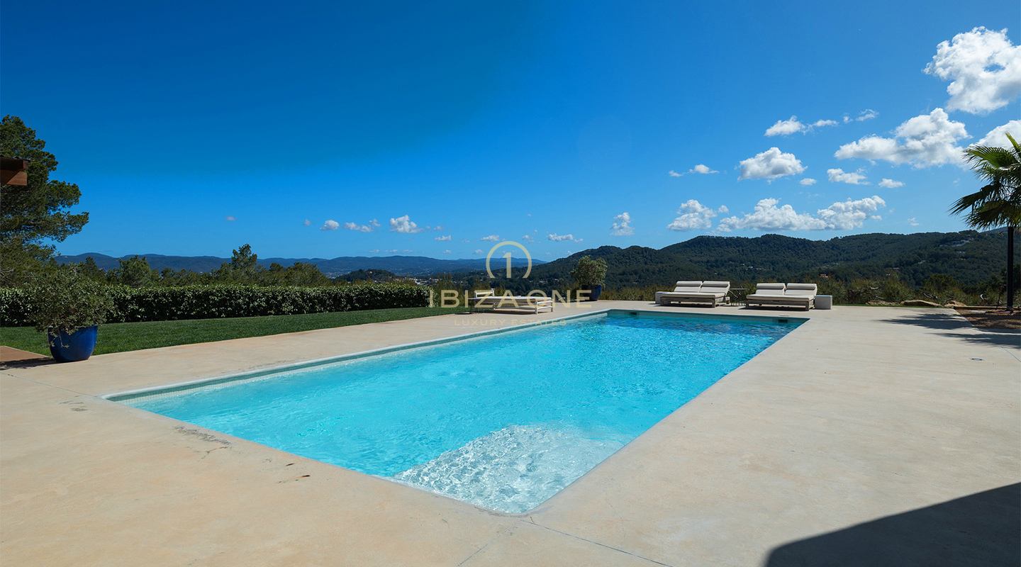 Prachtige moderne luxe villa met uitzonderlijk uitzicht op de bergen en de zee - te koop in Sant Josep, Ibiza